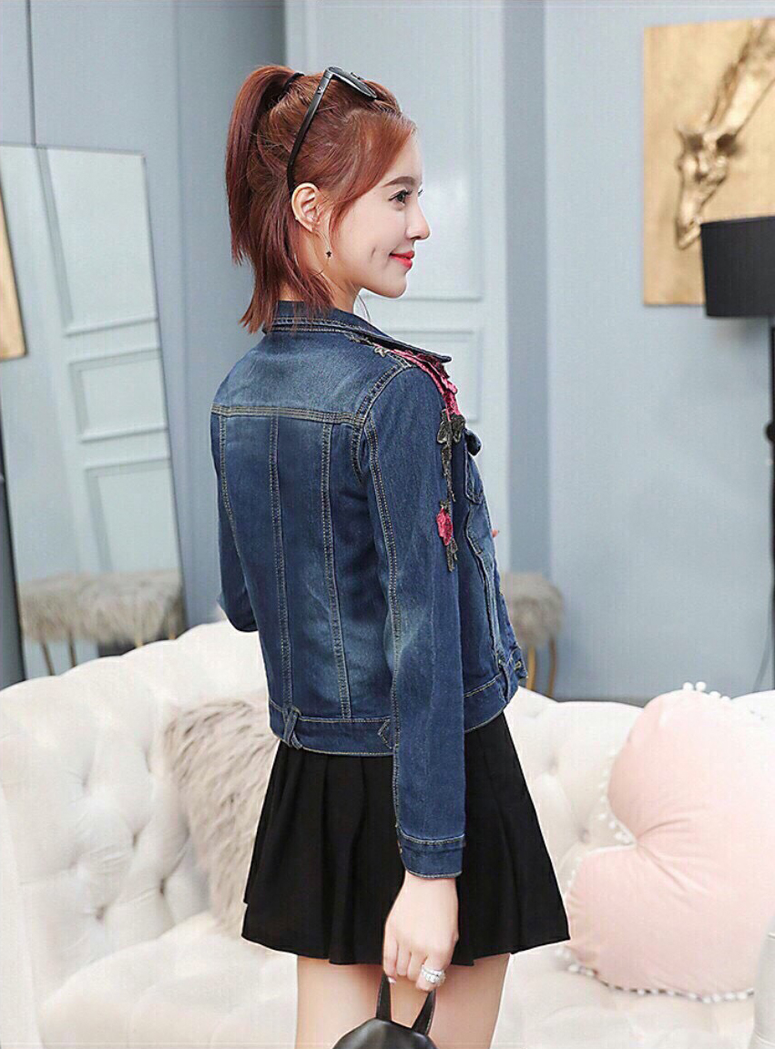 ÁO KHOÁC JEAN FORM NGẮN TAY ĐÍNH HOA HỒNG